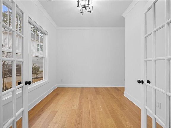 4th image of 533 Kings Lake Way