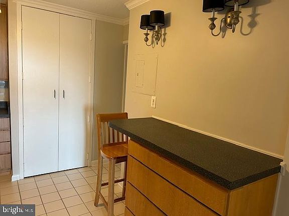 4th image of 309 Yoakum Pkwy APT 1706
