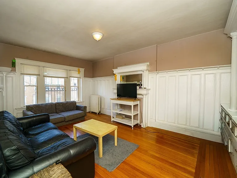 39 Strathmore Rd #2 — Photo 3