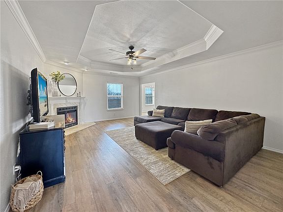 3rd image of 6101 SW Meadow Well Ave