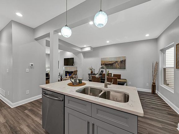 5th image of 407 Saint Clair Ave