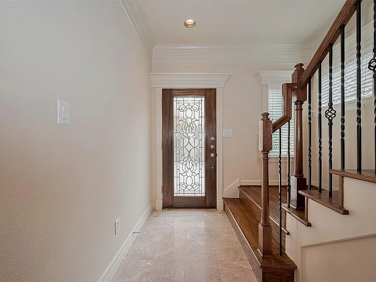 1419 Thompson St — Photo 5