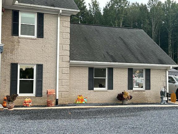 3rd image of 402 Spring Hollow Rd