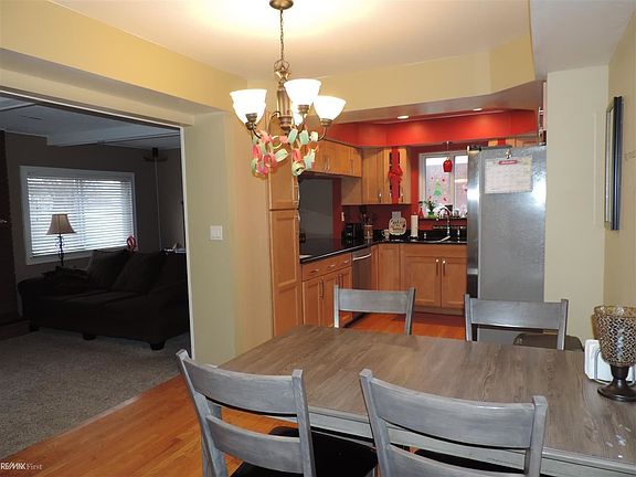 5th image of 2701 Saratoga Dr
