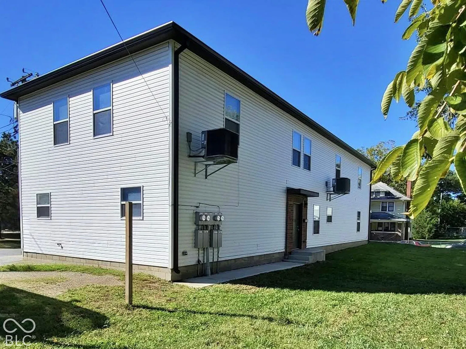 2 bed, 1.5 bath, 1728 sqft, $1,050 — Photo 2