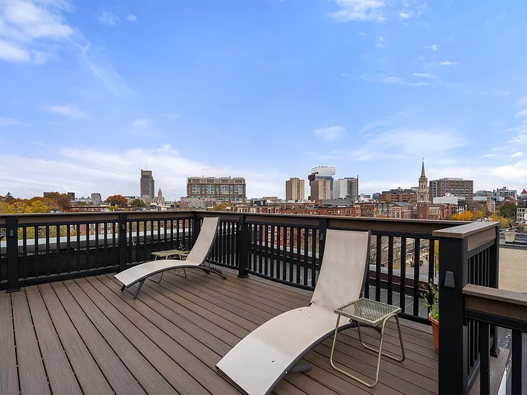 1011 Beacon St #4 — Photo 19