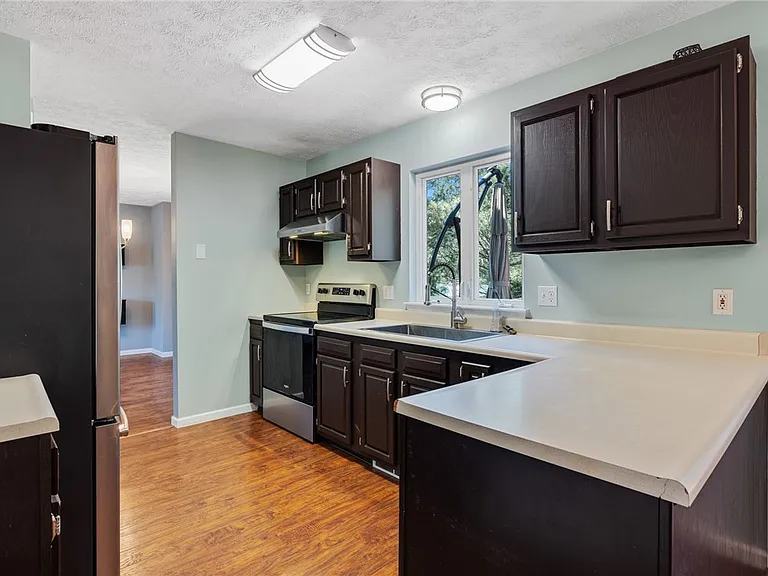 40 Alverstone Way — Photo 17