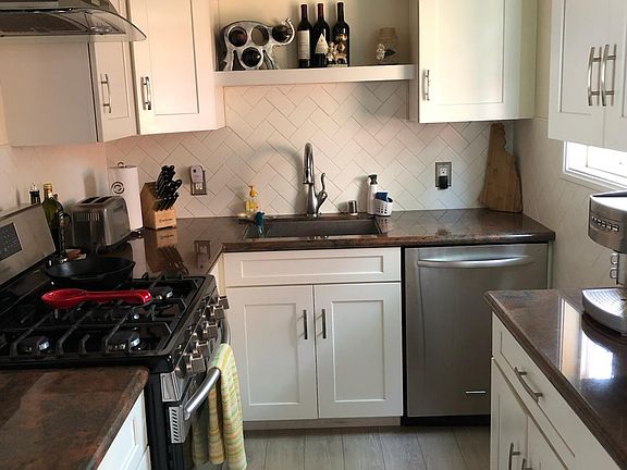 5th image of 4673 1/2 Lotus St