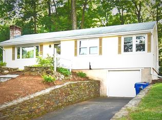 24 Fairview Dr, Farmington, CT 06032