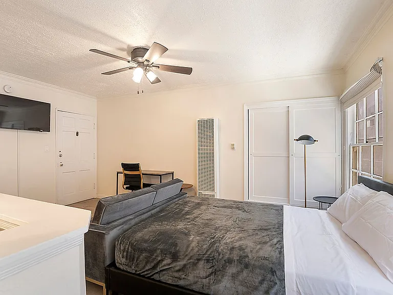 Crenshaw Park Apartments — Photo 8