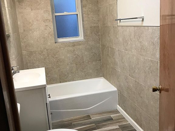5th image of 3644 N Leavitt St #2