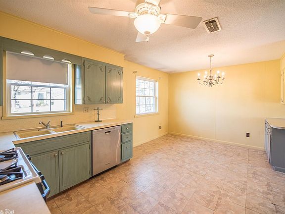 5th image of 612 Pembroke Dr