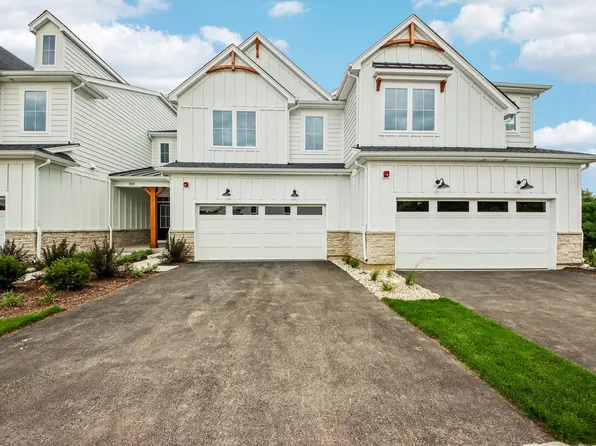303 Avondale Ln, Lincolnshire, IL 60069