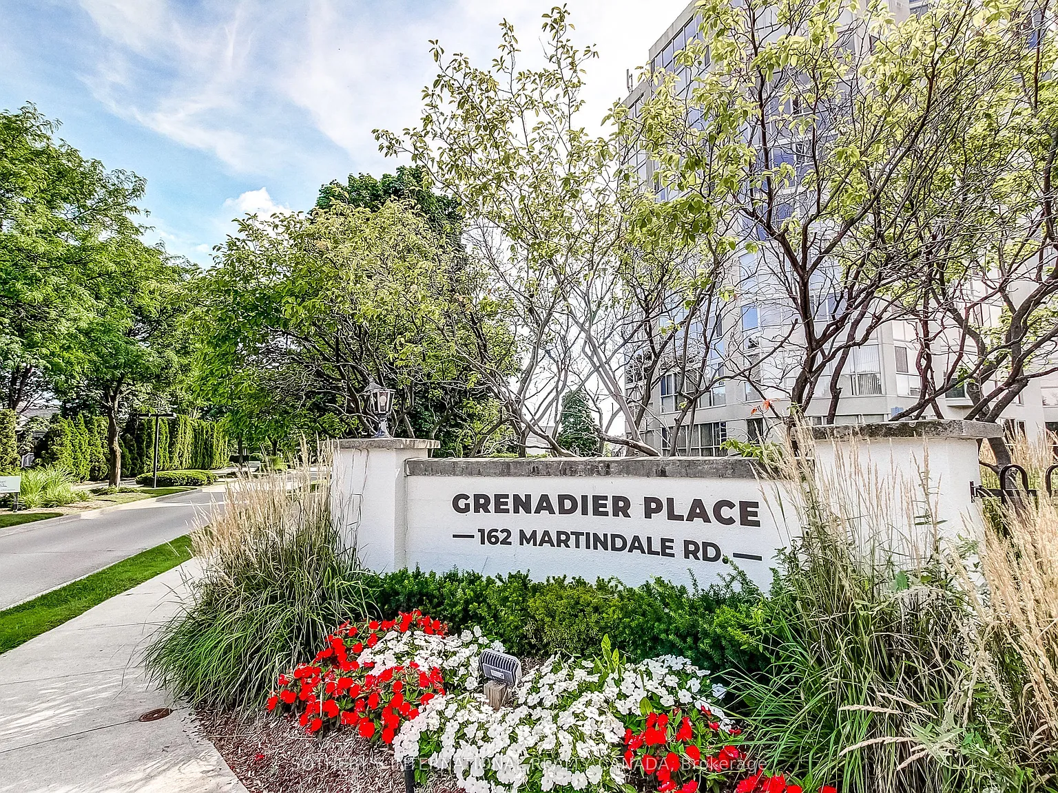 Grenadier Place — Photo 2