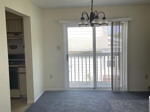 5th image of 713 Hall St #2