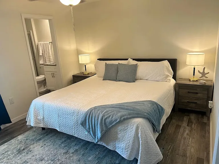 2510 NE 19th Pl — Photo 12