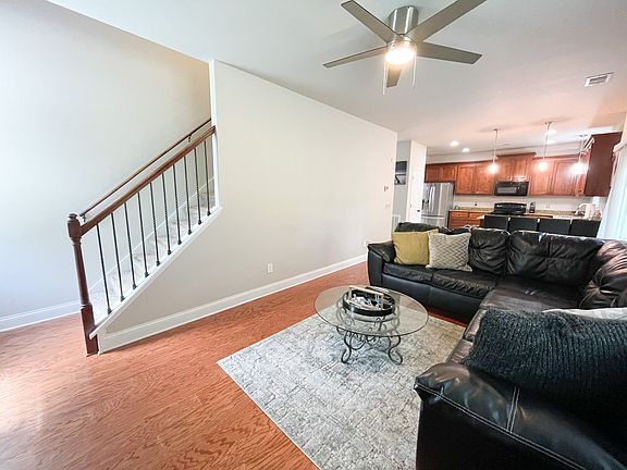 2nd image of 10 Manzanita Ct