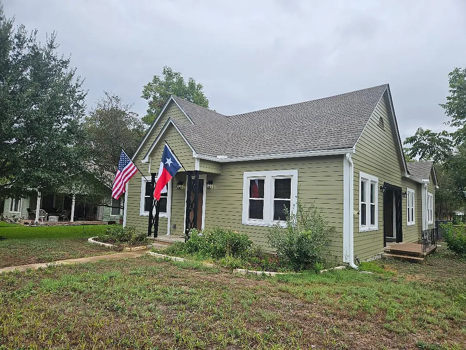 901 N Main St