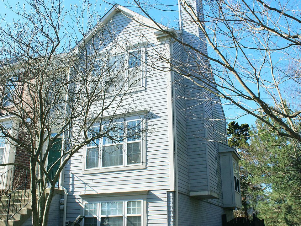 1st image of 22001 Manning Sq
