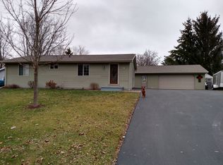 1702 Oriole St, New London, WI 54961