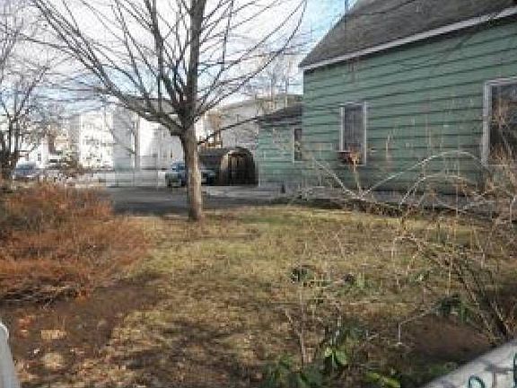 Large Fenced Side Yard