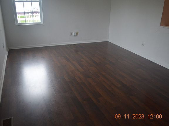 4th image of 2472 Lawrence Dr