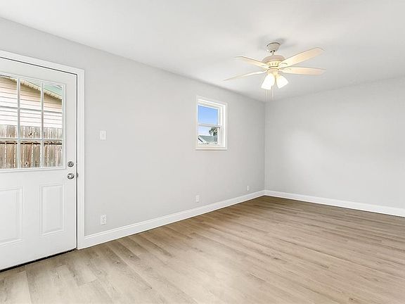 5th image of 1916 Farmington Pl