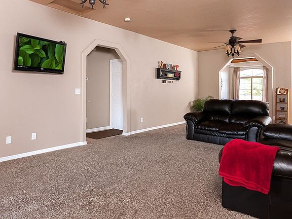 4th image of 2085 Sagebrush Dr