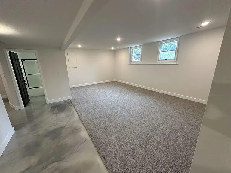 2301 Grant Ln — Photo 10