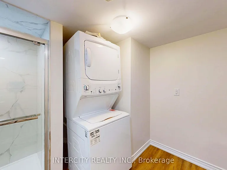 392 Derrydale Dr #LOWER — Photo 11