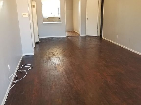 2nd image of 7554 N Romaine St #8