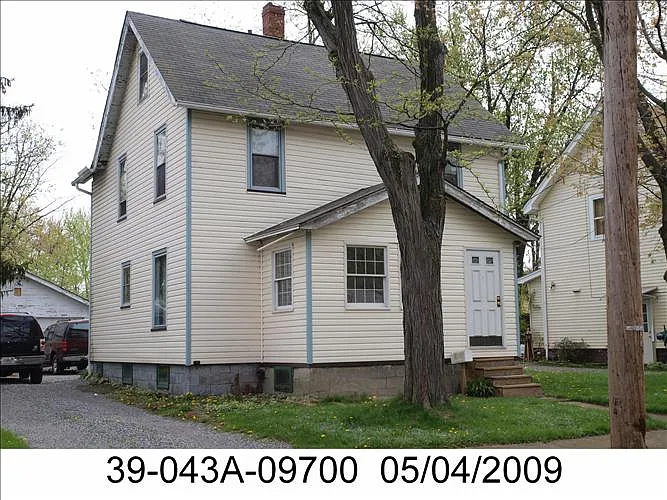 484 York Ave NW photo 1