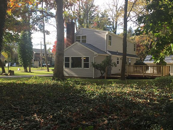 2nd image of 11 New York Ave