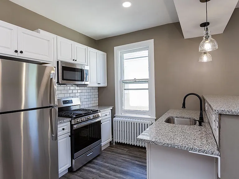 119 E Clay St #2 — Photo 4