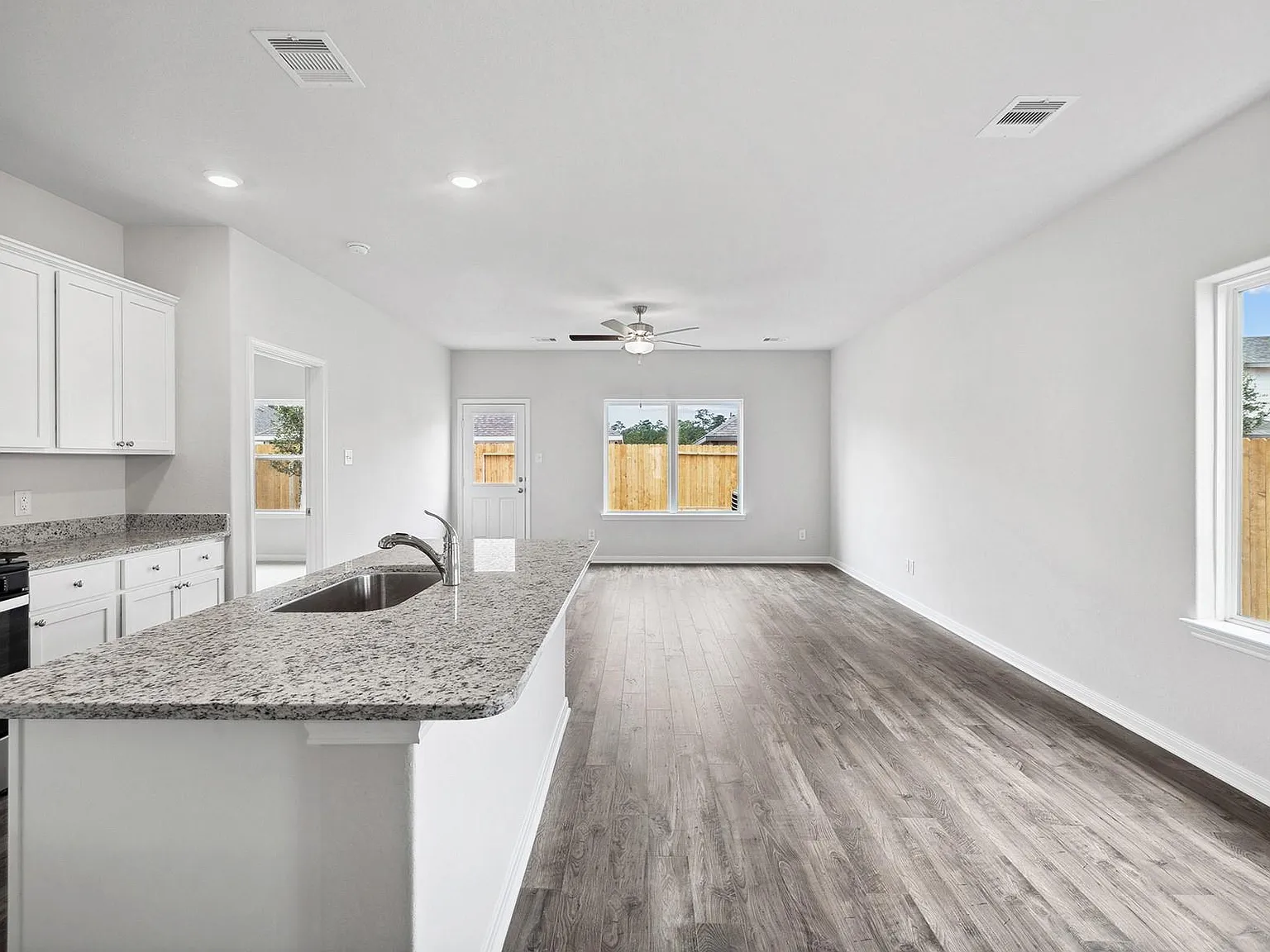 3 bed, 2.5 bath, 1815 sqft, $2,585 — Photo 4