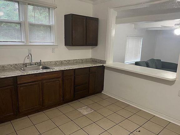 4th image of 21 Coachmans Rd #10