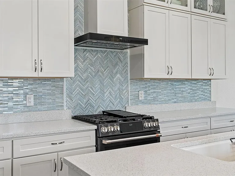 Cooktop/Oven and Backsplash