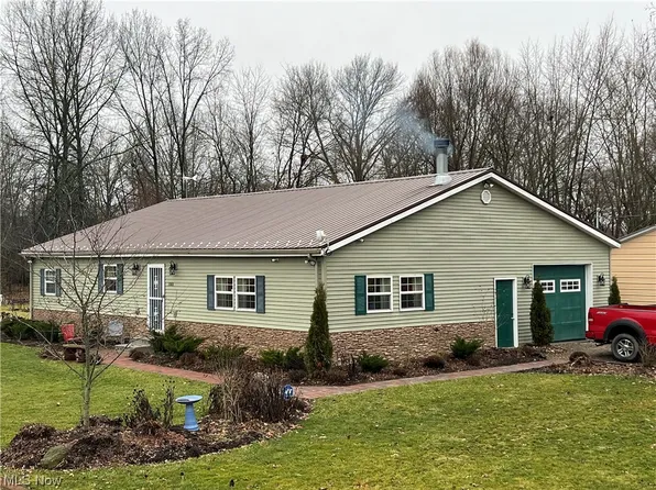 3088 Sharon Dr SE, New Philadelphia, OH 44663