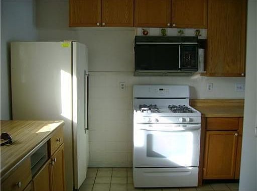 2nd image of 703 Hewitt Ln