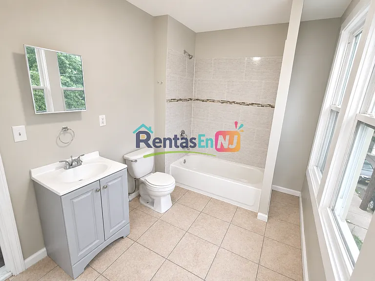 27-29 N Munn Ave #2B — Photo 2