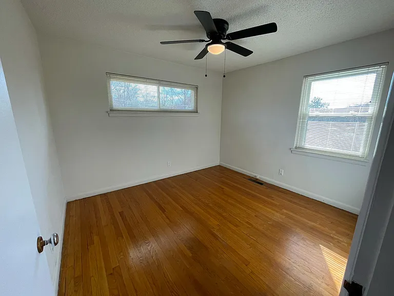 432 Manchester Dr — Photo 9