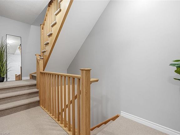 5th image of 25 Hiscott Dr
