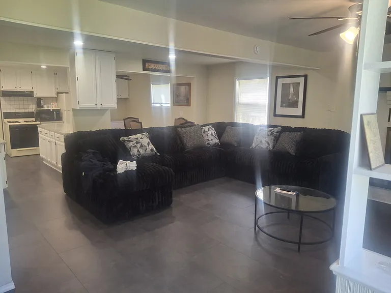 1495 Beach Ave — Photo 4