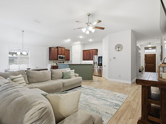 4th image of 358 Highmeadow Dr
