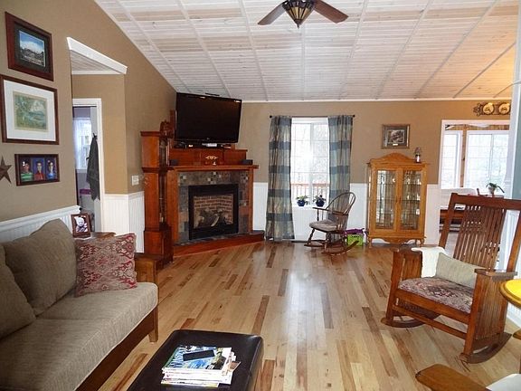 4th image of 123 Burrough Ln