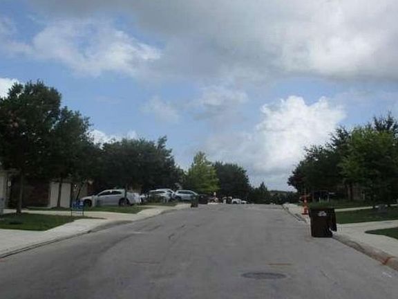 Exterior Neighborhood (street photo)