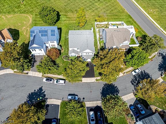 3rd image of 4 Avery Ct