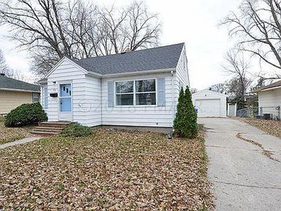 52 16 1/2 Ave N, Fargo, ND, 58102