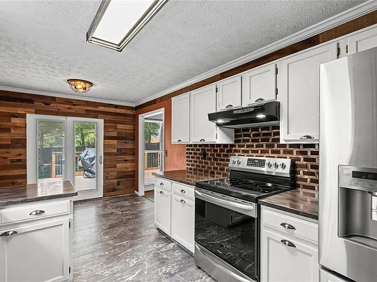 4240 Sugar Mill Dr — Photo 8