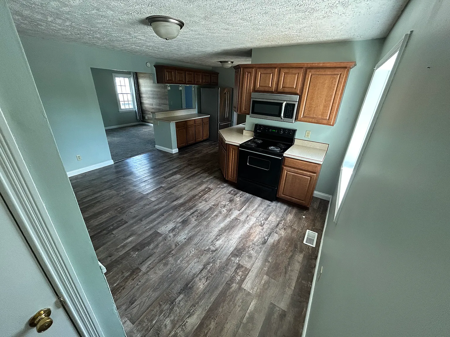 4 bed, 1190 sqft, $1,900 — Photo 4